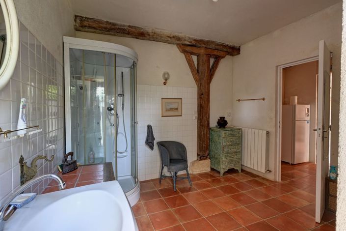 Image No.17-8 Bed Property for sale