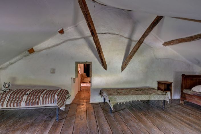 Image No.25-8 Bed Property for sale