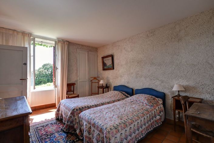 Image No.14-5 Bed Property for sale