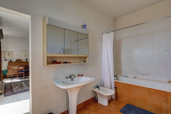 Image No.19-5 Bed Property for sale
