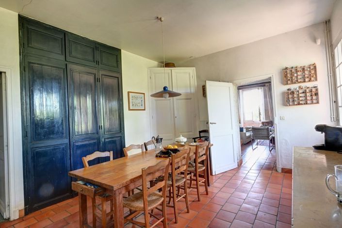 Image No.2-5 Bed Property for sale