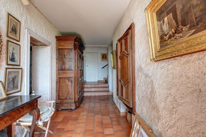 Image No.9-5 Bed Property for sale
