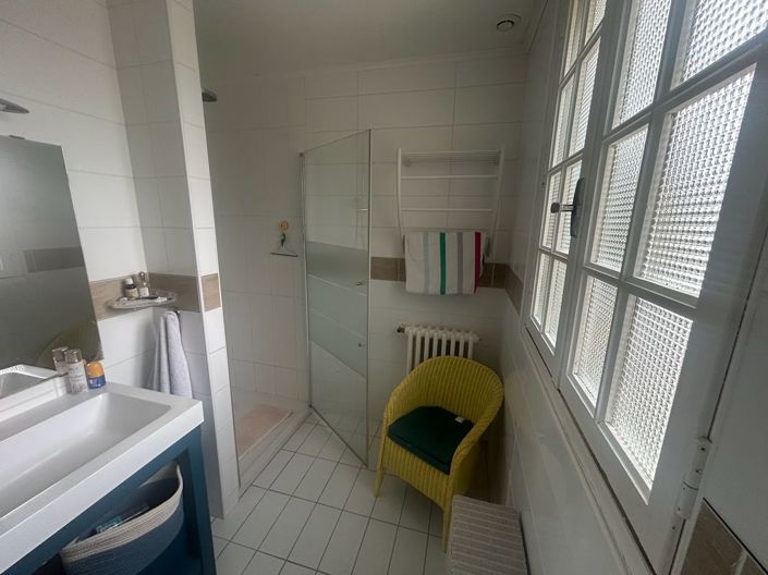Image No.20-5 Bed Property for sale