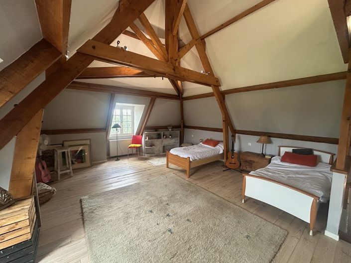 Image No.24-5 Bed Property for sale