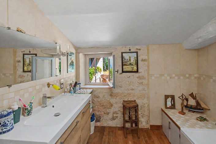Image No.25-4 Bed Property for sale