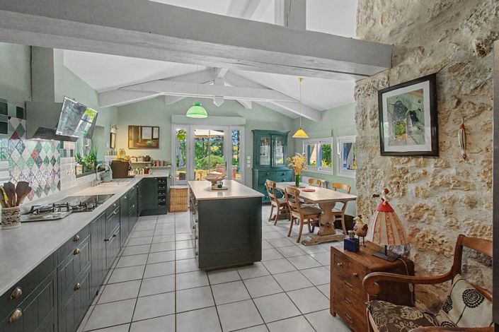 Image No.32-4 Bed Property for sale