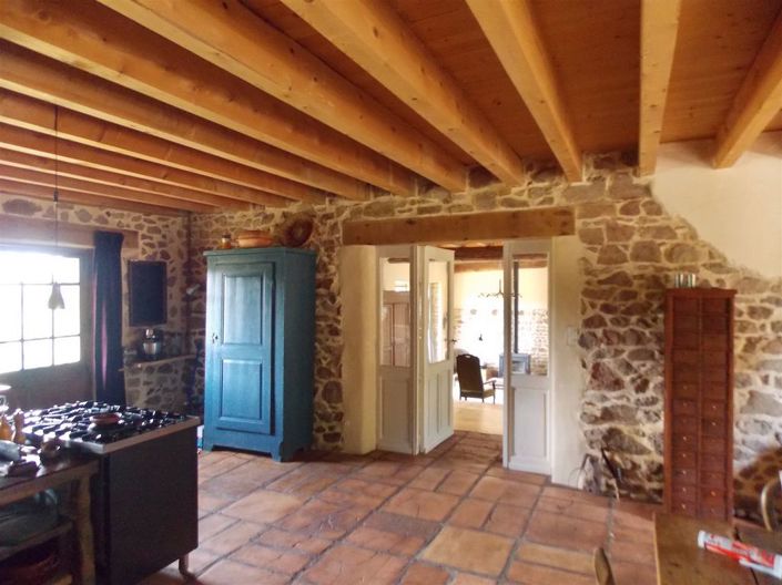 Image No.10-3 Bed Property for sale