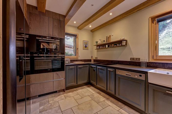 Image No.8-5 Bed Property for sale