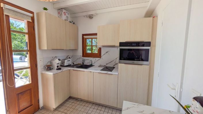 Image No.12-4 Bed Property for sale