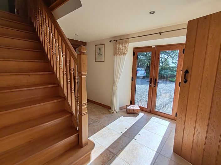 Image No.17-5 Bed Property for sale