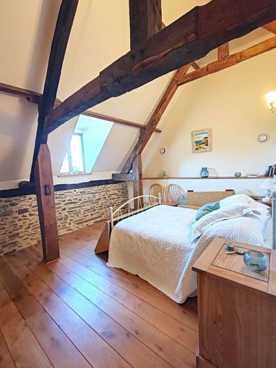 Image No.24-5 Bed Property for sale