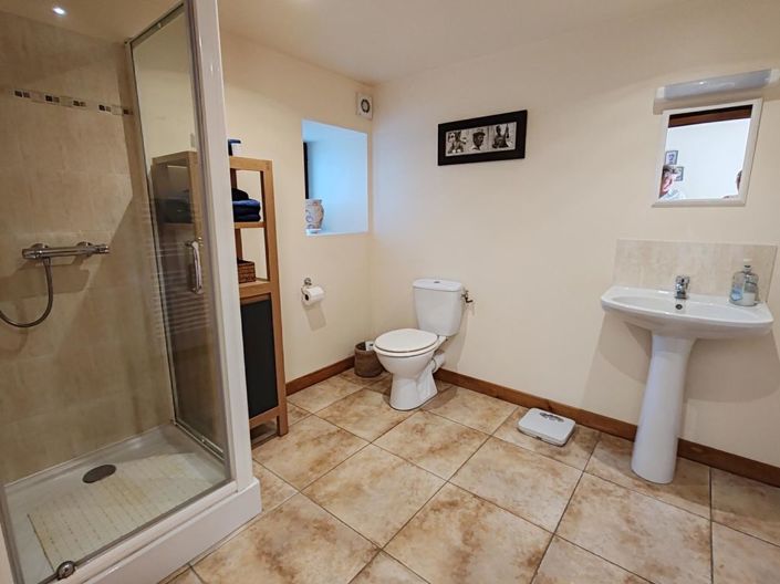 Image No.27-5 Bed Property for sale