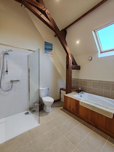 Image No.28-5 Bed Property for sale