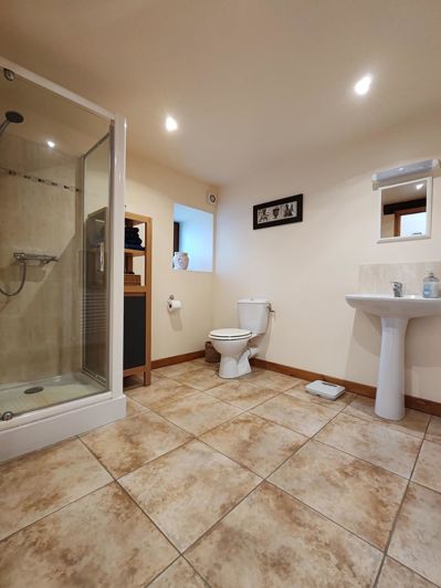 Image No.29-5 Bed Property for sale