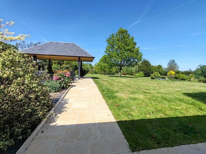 Image No.40-5 Bed Property for sale