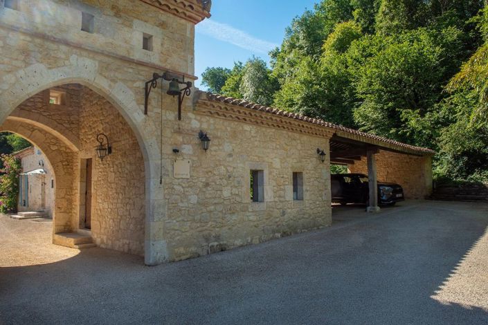 Image No.22-5 Bed Property for sale