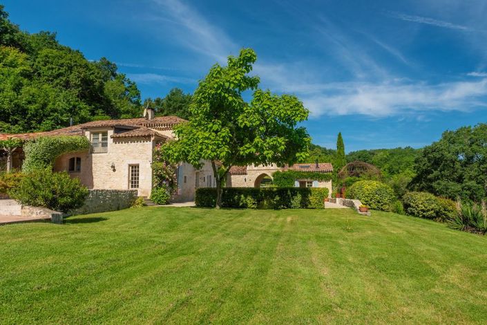 Image No.23-5 Bed Property for sale