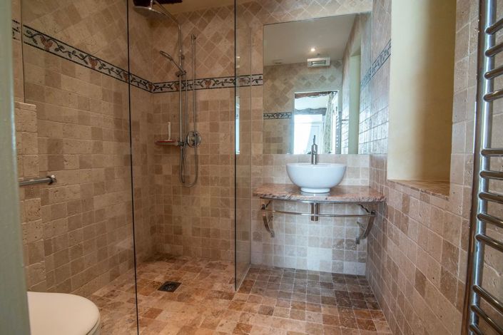 Image No.30-5 Bed Property for sale