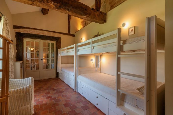 Image No.32-5 Bed Property for sale