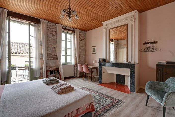 Image No.17-4 Bed Property for sale