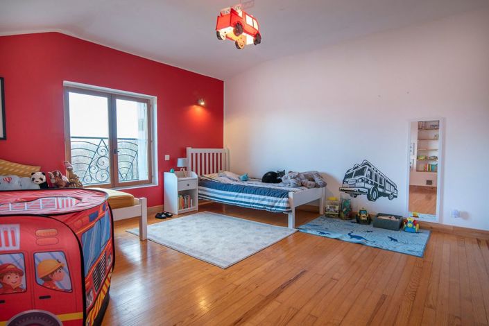 Image No.14-9 Bed Property for sale