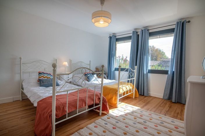 Image No.16-9 Bed Property for sale