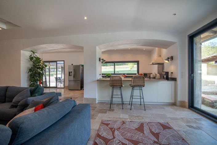 Image No.6-9 Bed Property for sale