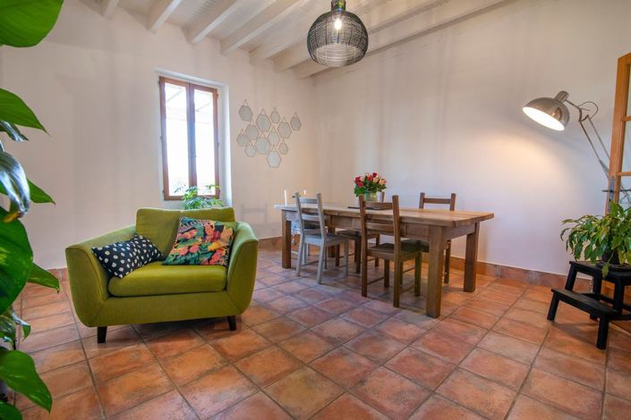 Image No.7-9 Bed Property for sale
