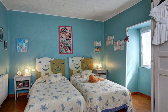 Image No.19-6 Bed Property for sale