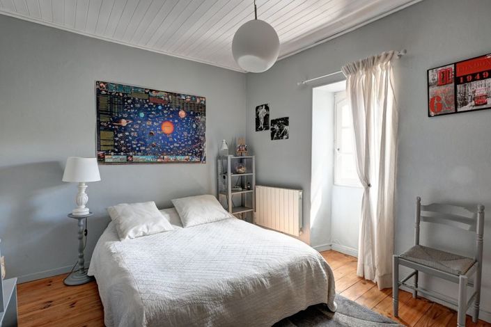Image No.20-6 Bed Property for sale