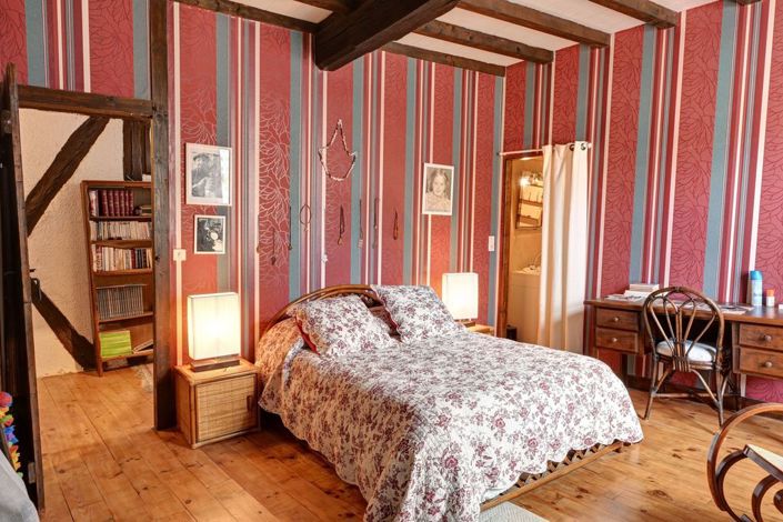 Image No.21-6 Bed Property for sale