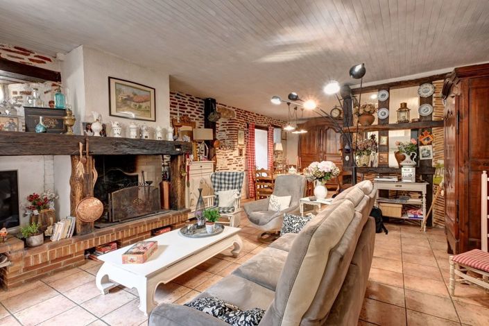 Image No.8-6 Bed Property for sale