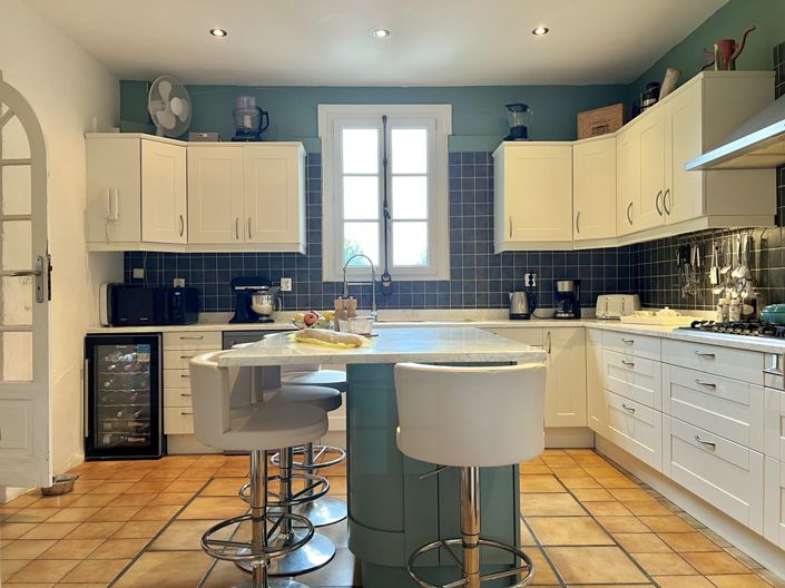 Image No.11-5 Bed Property for sale