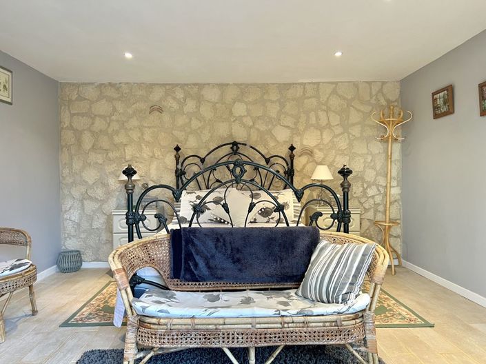 Image No.19-5 Bed Property for sale