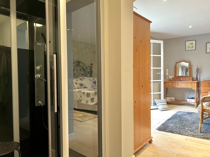 Image No.20-5 Bed Property for sale