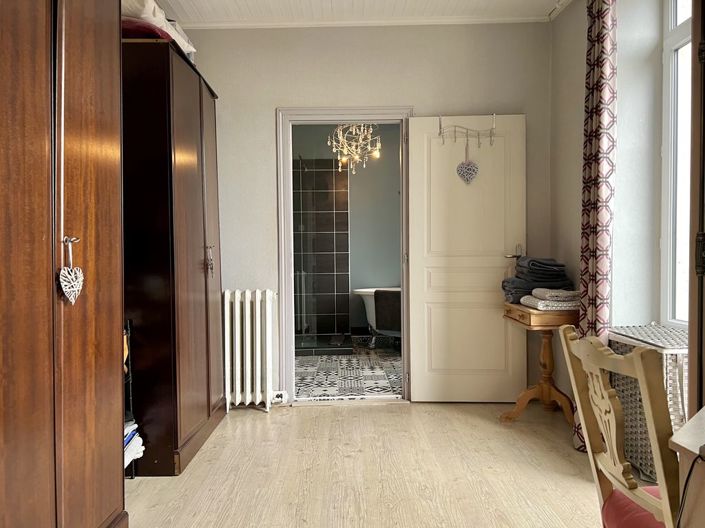 Image No.25-5 Bed Property for sale