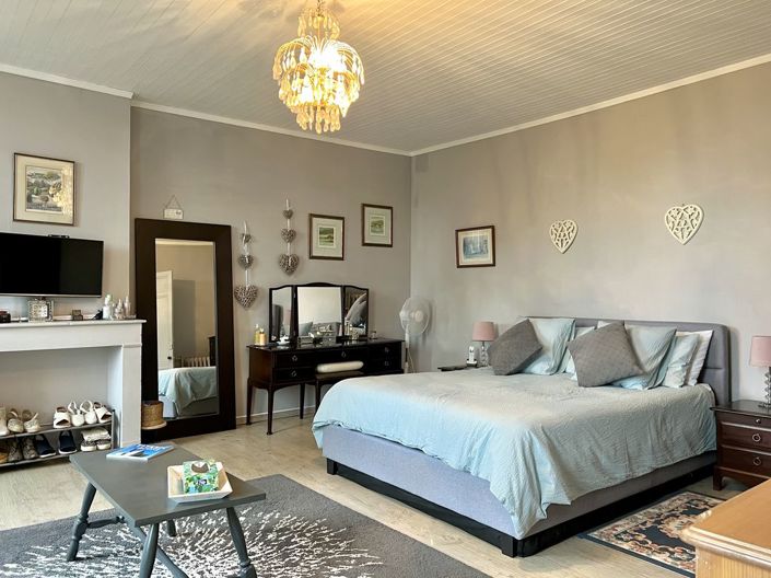 Image No.26-5 Bed Property for sale