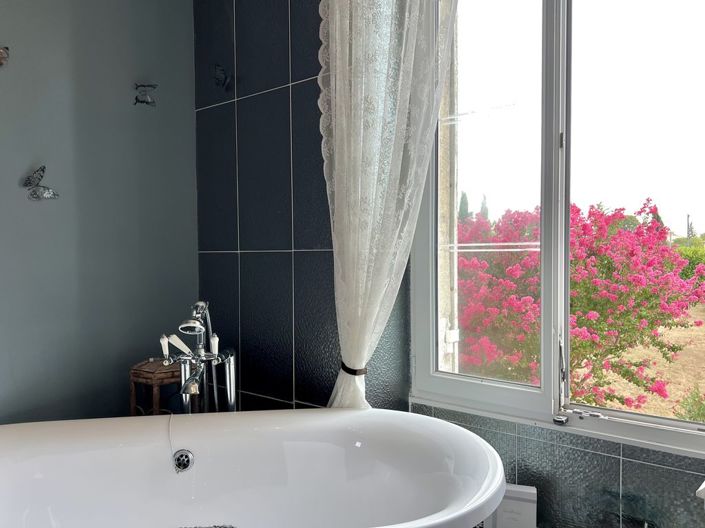 Image No.32-5 Bed Property for sale