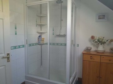 hazel-shower-2