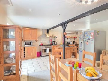 hazel-edwards-kitchen-2