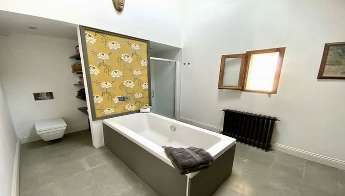 Image No.19-6 Bed Property for sale