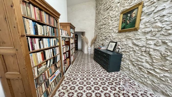 Image No.24-6 Bed Property for sale