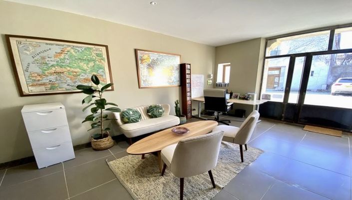 Image No.28-6 Bed Property for sale