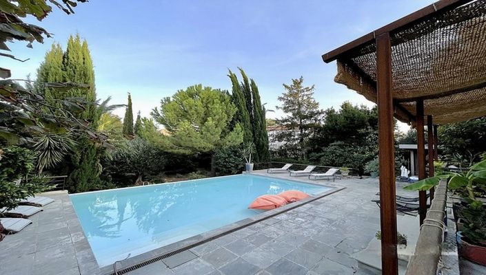 Image No.32-6 Bed Property for sale