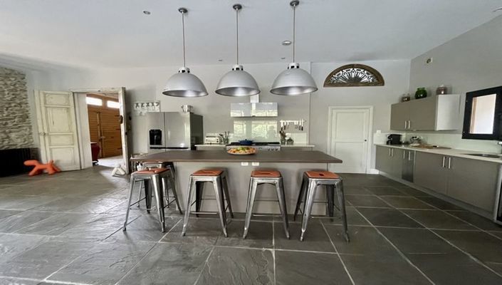 Image No.7-6 Bed Property for sale