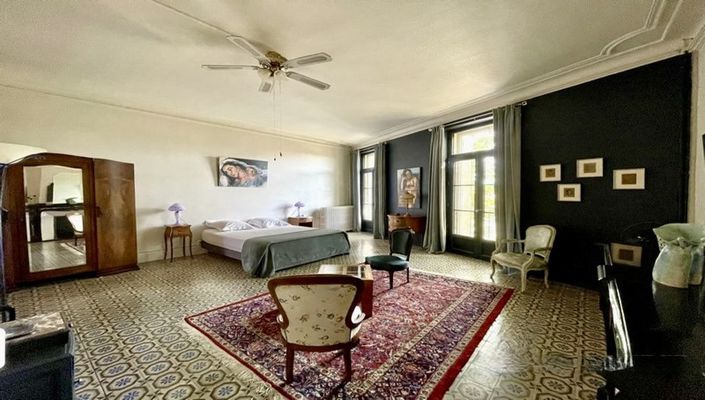 Image No.17-5 Bed Property for sale