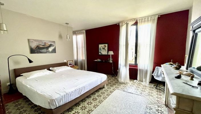 Image No.19-5 Bed Property for sale