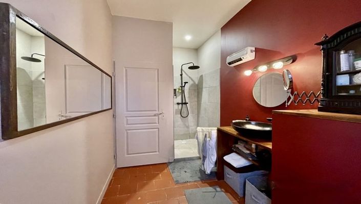Image No.20-5 Bed Property for sale