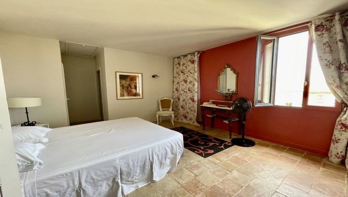 Image No.22-5 Bed Property for sale