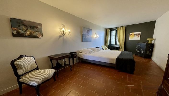 Image No.27-5 Bed Property for sale